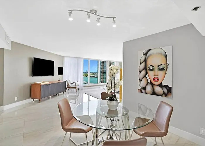 Sun-Kissed & Sunshine! Direct Water And City Views